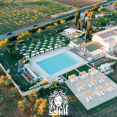 Bed and Breakfast Zyra Garden Club Акуавива-делле-Фонти Экстерьер фото