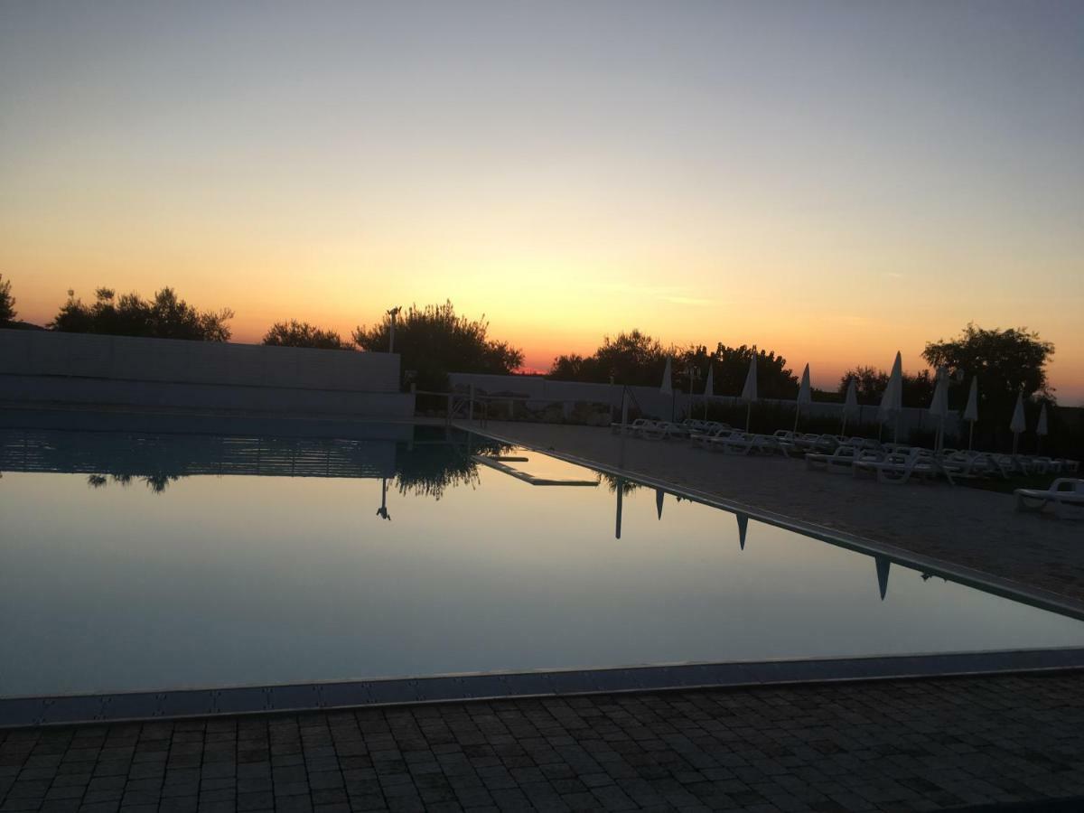 Bed and Breakfast Zyra Garden Club Акуавива-делле-Фонти Экстерьер фото